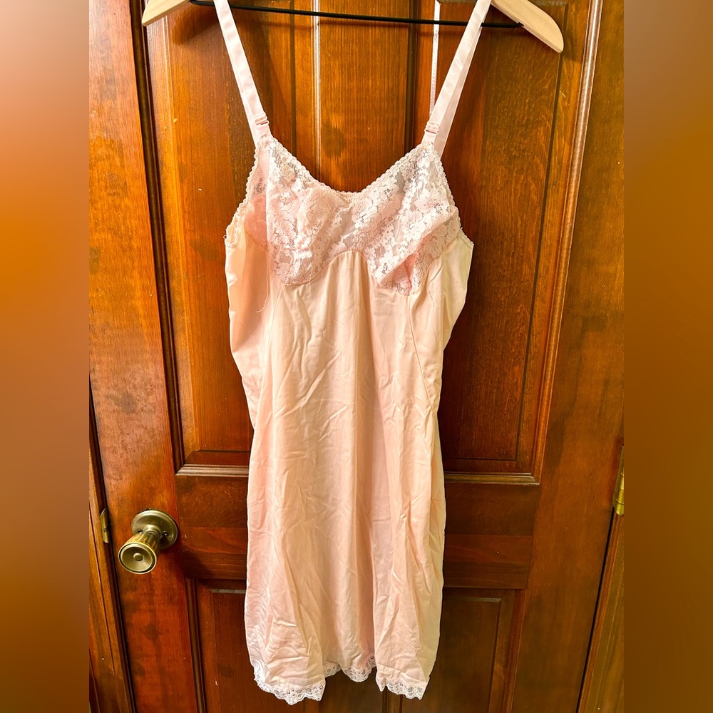 SEARS VTG Pretty Pink lace trim full nylon slip. Size 36